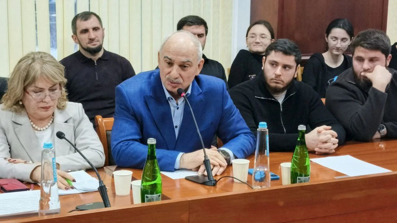 В ДагГАУ прошла встреча Председателя НС РД с преподавателями и студентами вуза